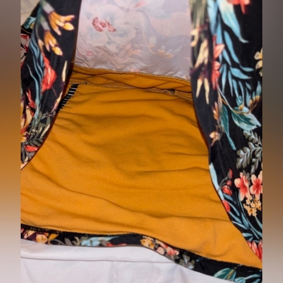 Time and Tru Tropical Swim Top - Picture 5 of 5